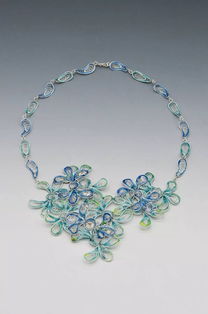 設(shè)計(jì)新銳 珠寶學(xué)院2016屆首飾設(shè)計(jì)專業(yè)畢業(yè)設(shè)計(jì)作品中的化妝品靈感與融合