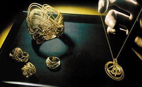 打造專屬鉆飾 化妝品主題的御用設(shè)計師圖鑒