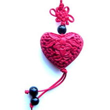 瑞祺朱砂漆雕手機(jī)鏈“心花” 傳統(tǒng)工藝與時(shí)尚配飾的完美融合