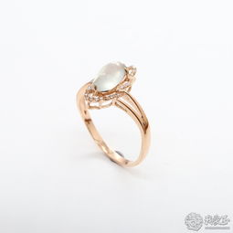 匠心獨(dú)運(yùn)，璀璨個(gè)性 18K玫瑰金鑲嵌與翡翠蛋面戒指的定制藝術(shù)